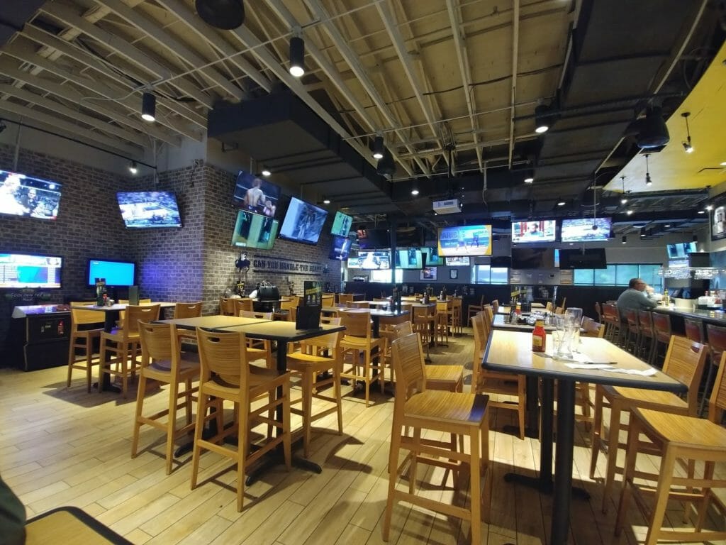 buffalo wild wings hours