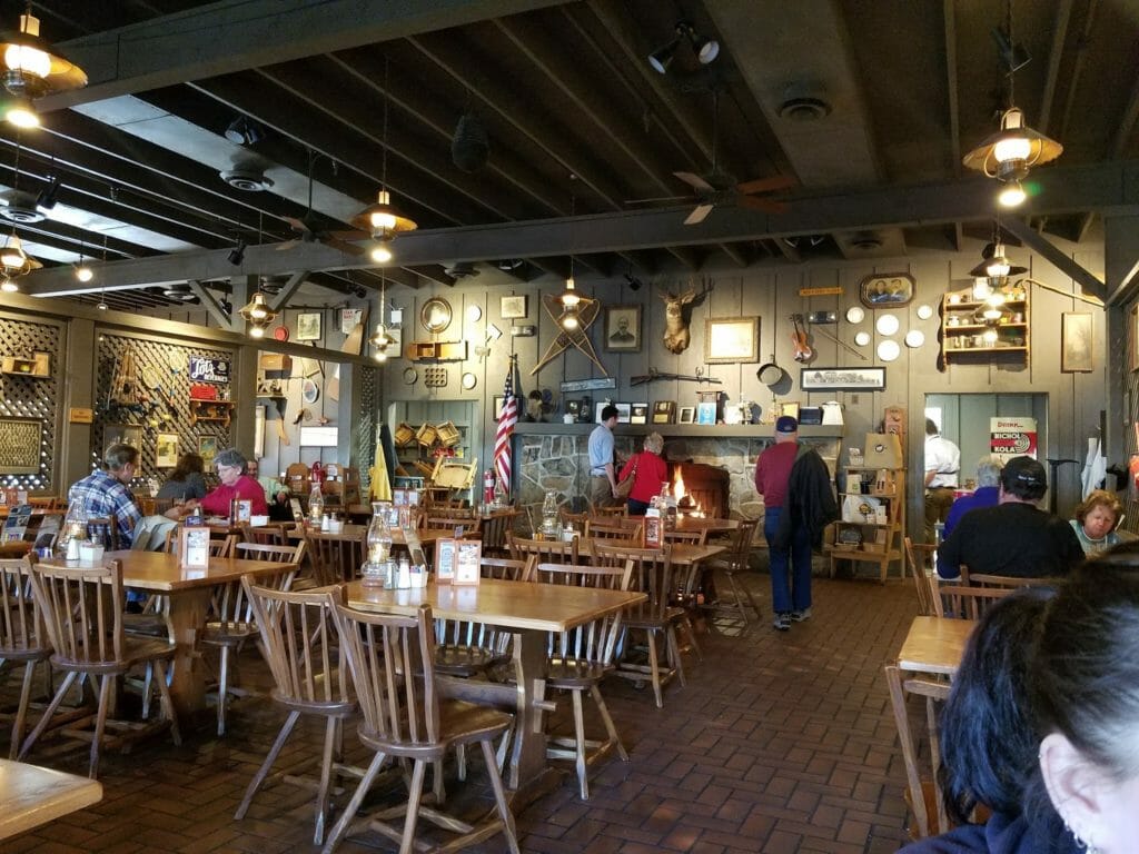 cracker barrel old country store  lyh – lynchburg tourism