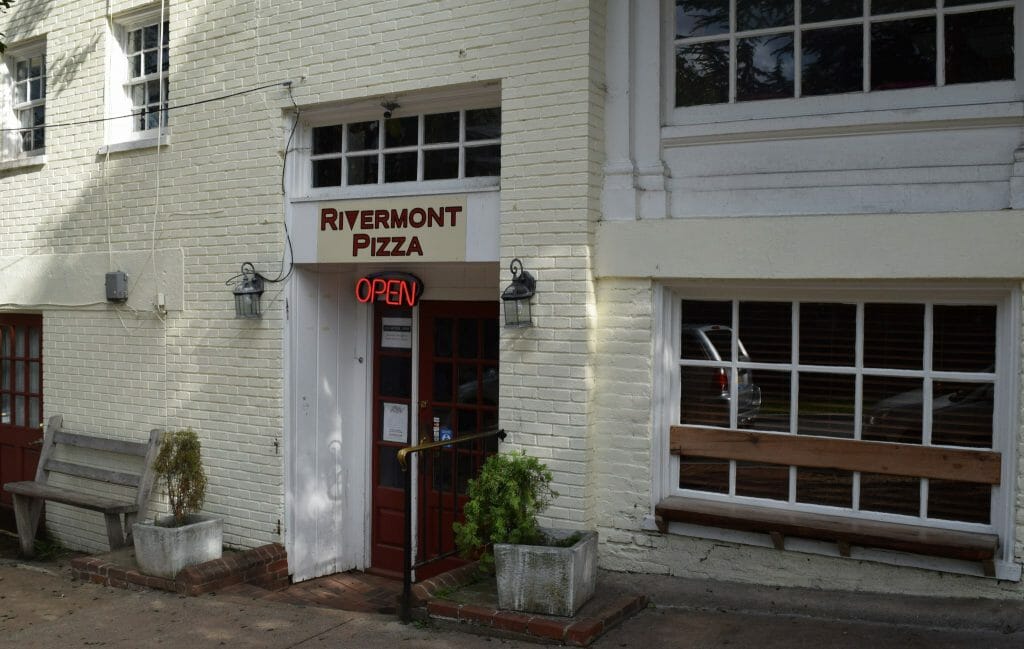 the front door and brick siding of rivermont pizza in lynchburg va