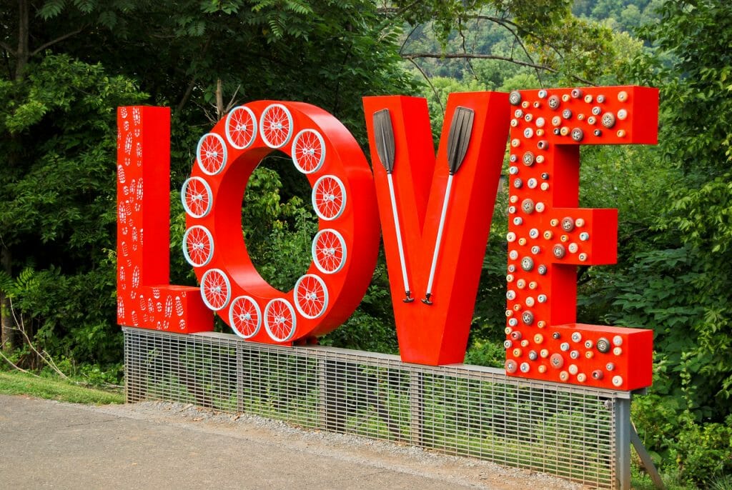 LOVE Sculpture - LYH – Lynchburg Tourism